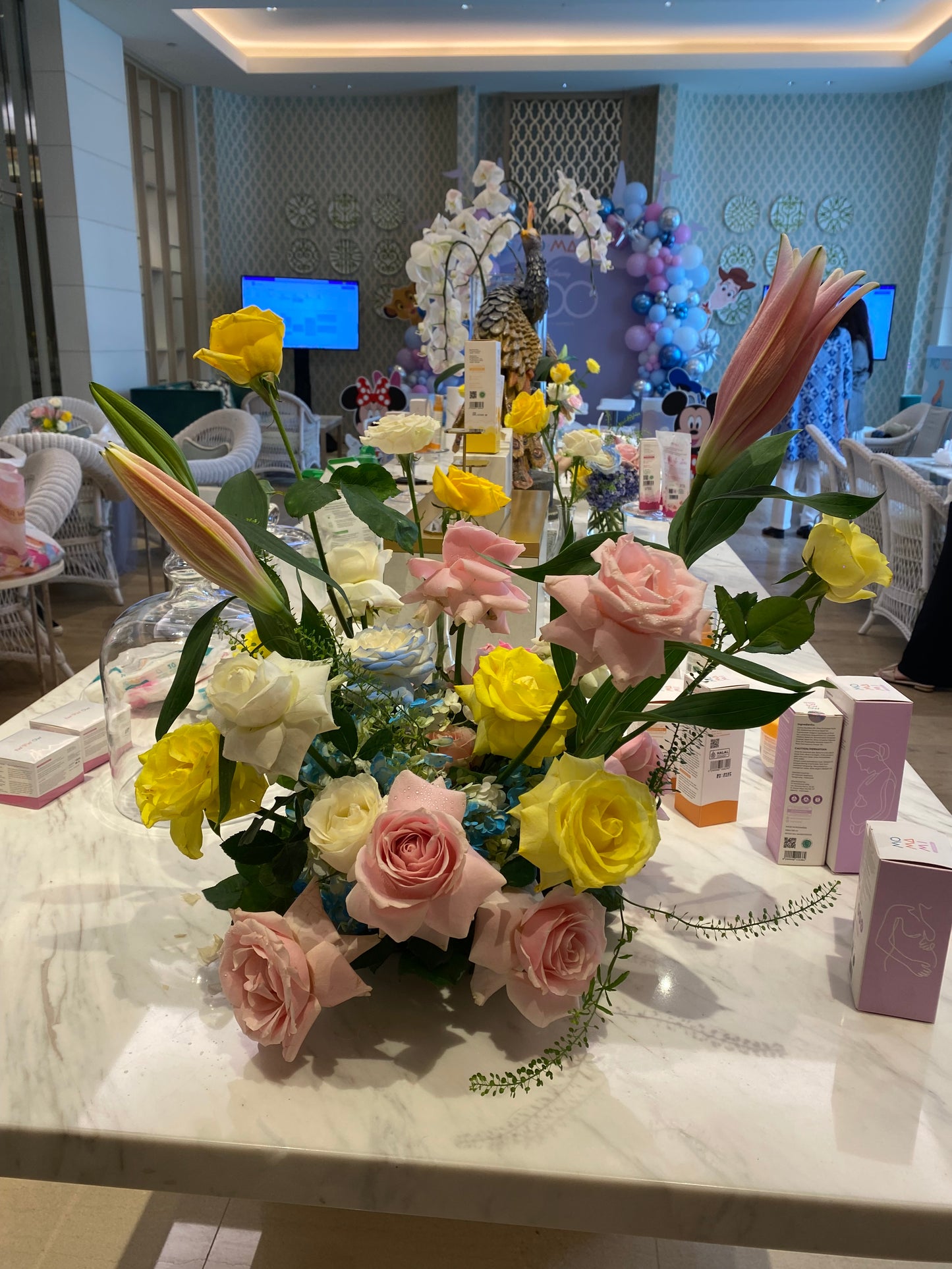 Pink Yellow Blue Table Decor