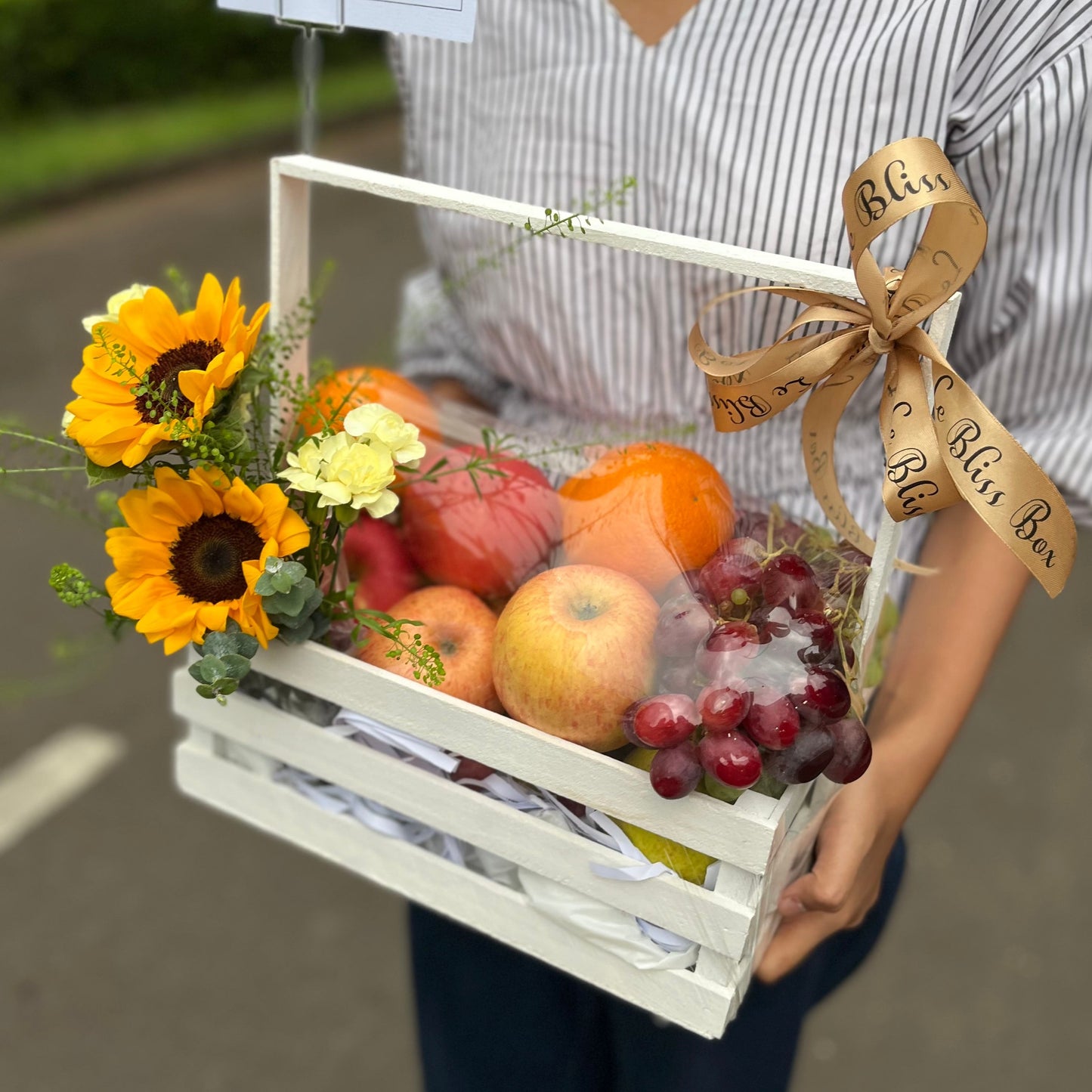 Sunflower Crate Parcel Buah