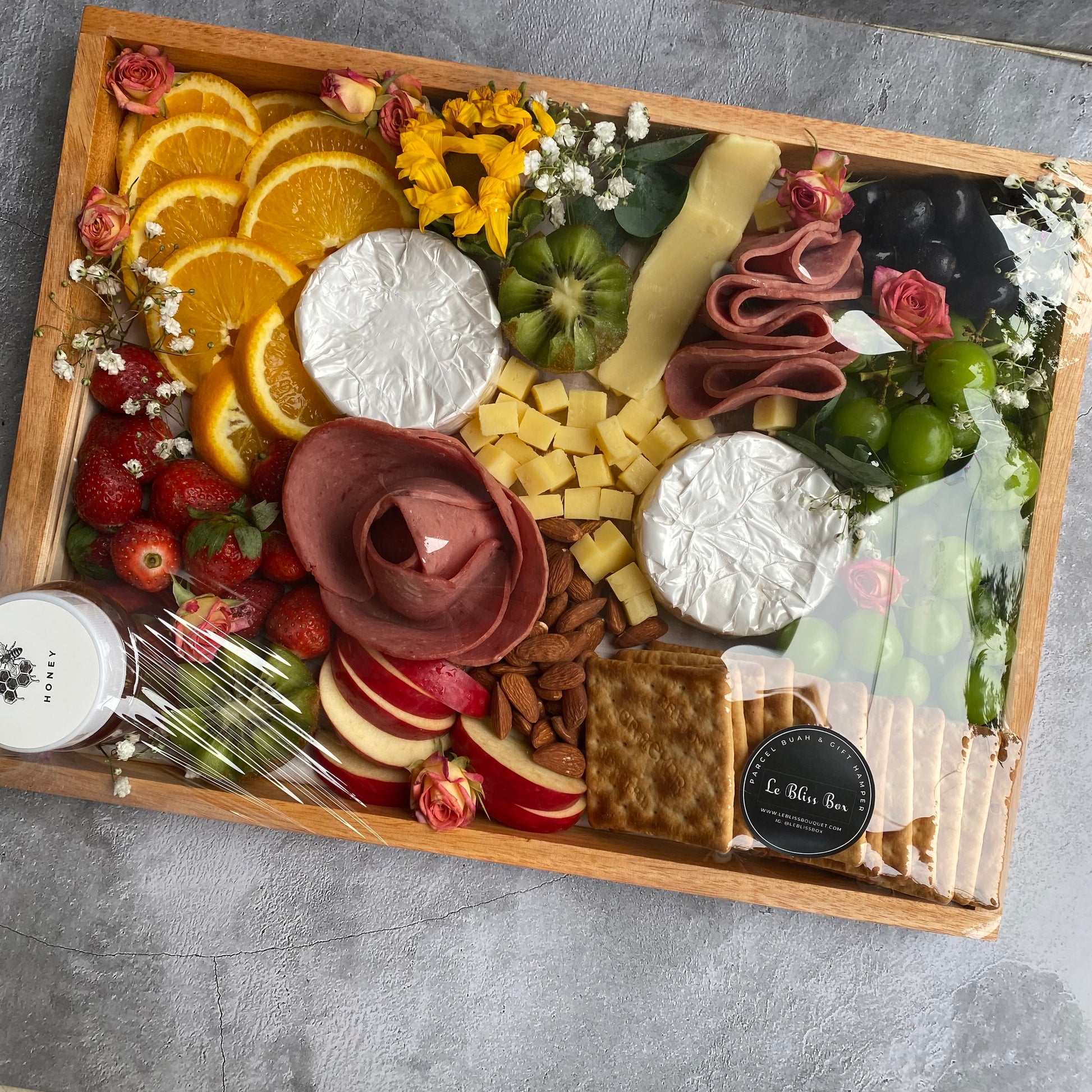 Charcuterie board and fruit cheese platter in Jakarta, Bintaro, and Jabodetabek.