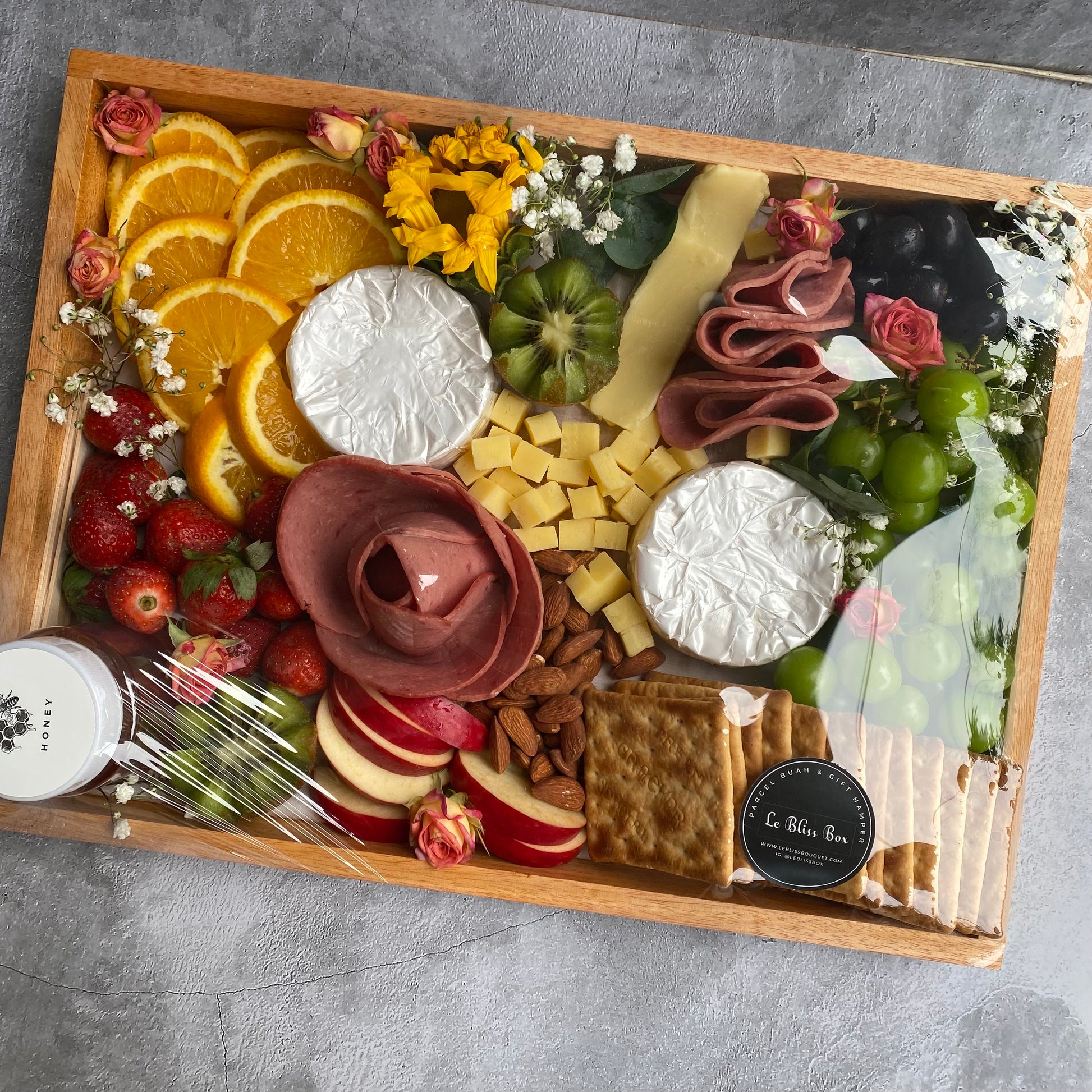 Charcuterie board and fruit cheese platter in Jakarta, Bintaro, and Jabodetabek.