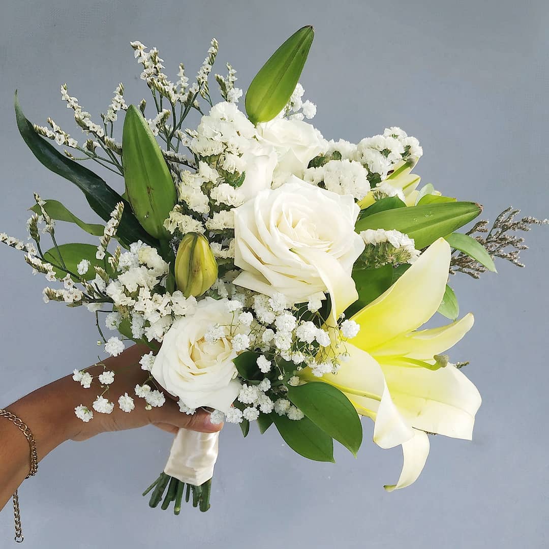 White Theme Prewed Bouquet