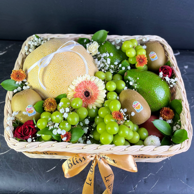 melon avocado grapes kiwi fruit rattan box by le bliss. parcel buah surabaya, fruit hamper gresik, sidoarjo, jakarta, tangerang. melon fruit hamper