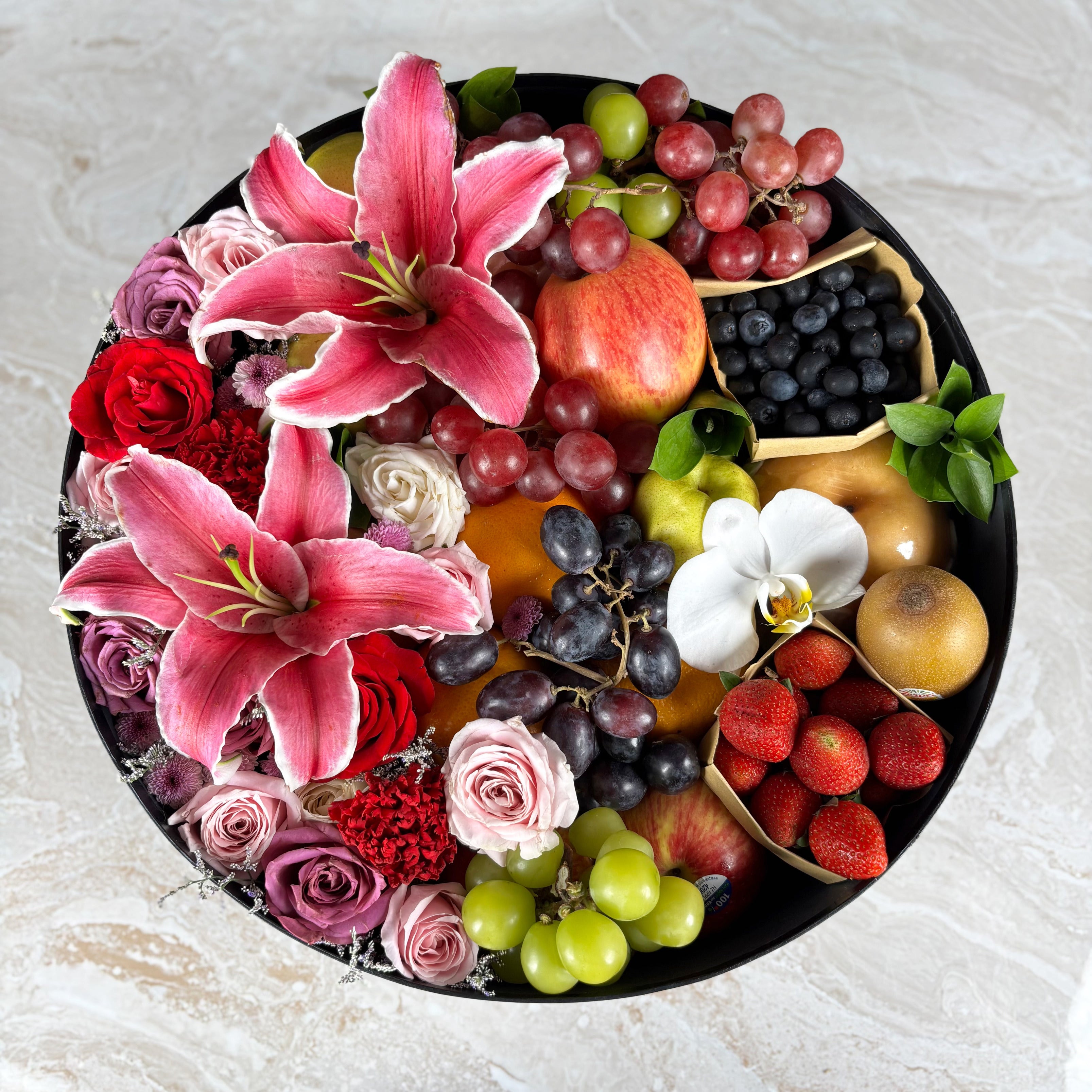 Berries Blushing Grand Round Fruit Box