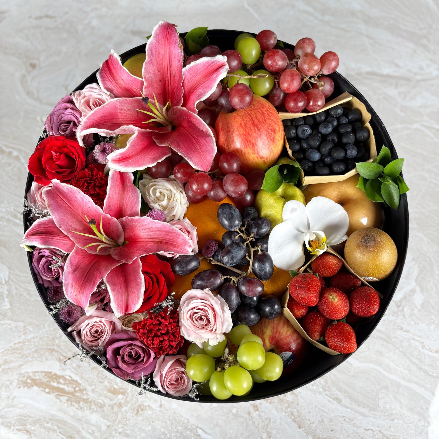 Berries Blushing Grand Round Fruit Box