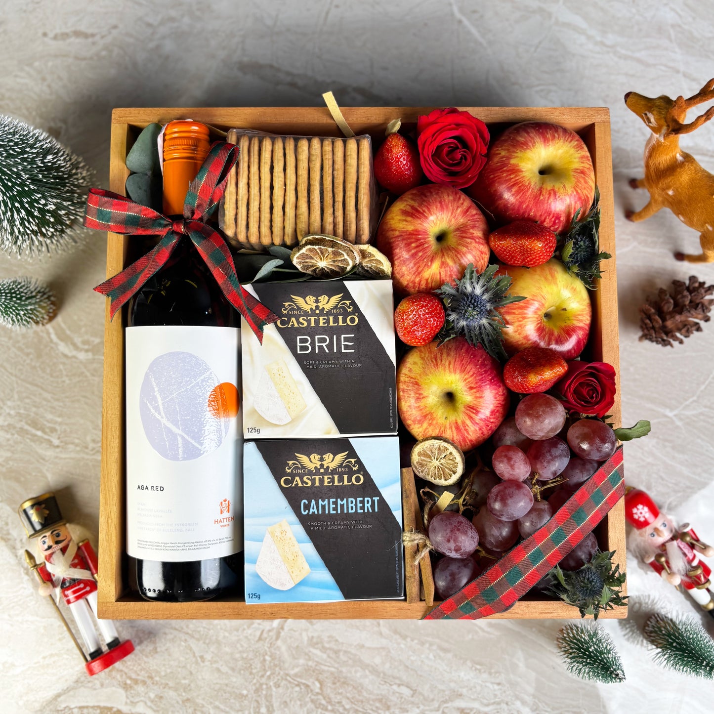 Hatten Red Wine & Fruit Cheese Hamper