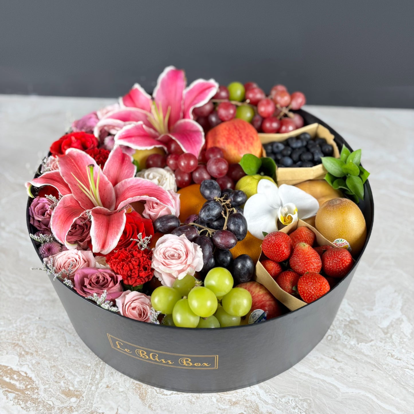 Berries Blushing Grand Round Fruit Box