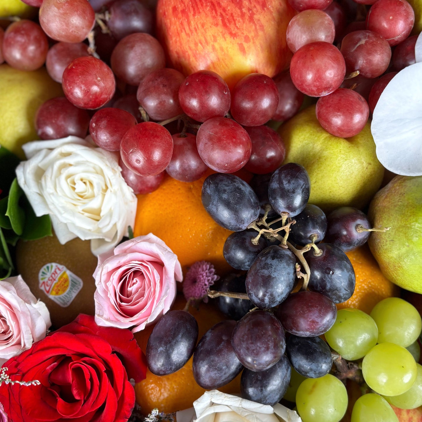 Classic Rose Grand Round Fruit Box