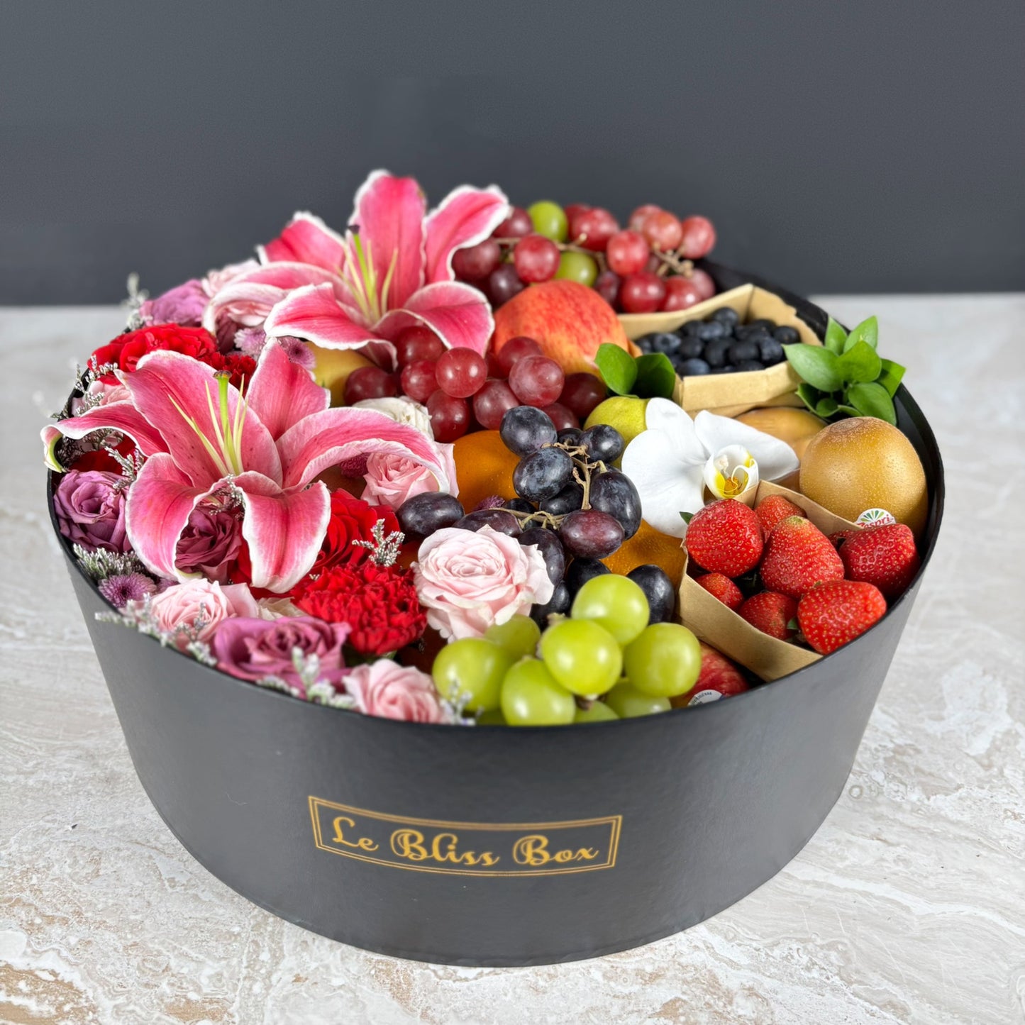 Berries Blushing Grand Round Fruit Box