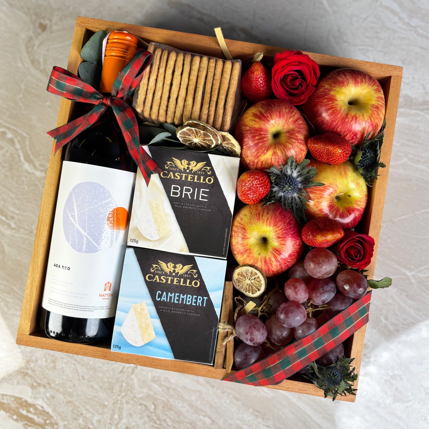 Hatten Red Wine & Fruit Cheese Hamper