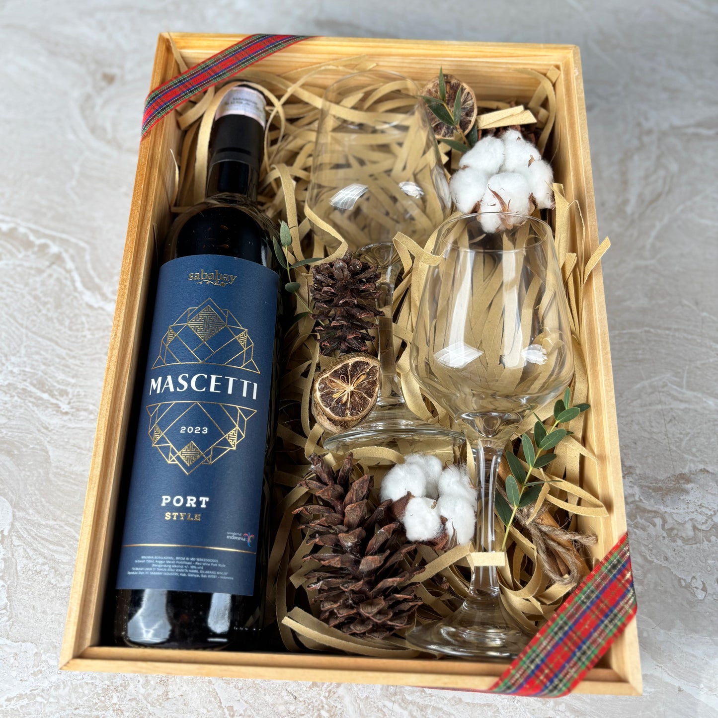 Festive Red Wine Glass Hamper