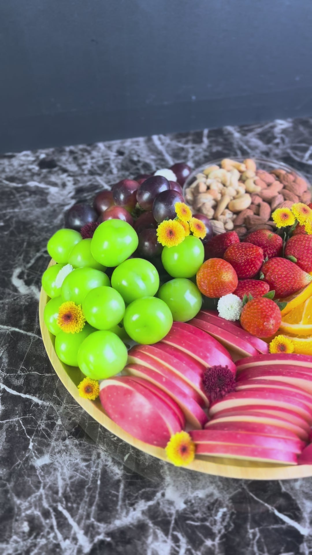 Round Fruit Platter Jakarta and Surabaya. With cashew and almond. By Le bliss platter.