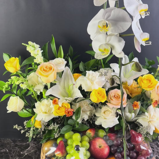 Parcel Buah Bunga Jakarta, Tangerang, Bogor, Depok, Bekasi, Surabaya, Gresik, Cirebon. Premium Fruit Hamper with fresh flowers and orchid by Le bliss box