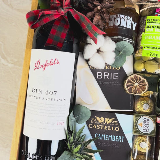 Gift basket with Penfolds wine, cheese, and other snacks on a textured surface. Gourmet Hamper Jakarta, Gourmet Hamper Surabaya, Christmas Hamper Jakarta, hamper natal jakarta, surabaya