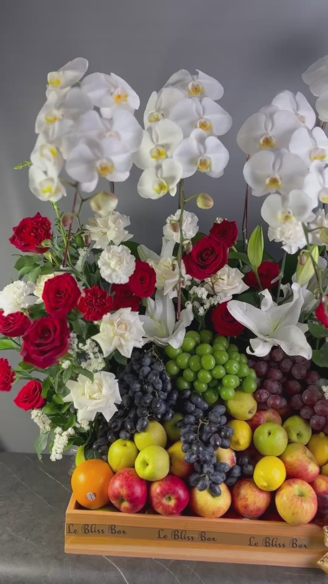 Big fruit hamper jakarta, Parcel buah besar dengan anggrek, rangkaian bunga besar by le bliss box. parcel buah surabaya, jakarta, tangerang, gresik, surabaya, sidoarjo