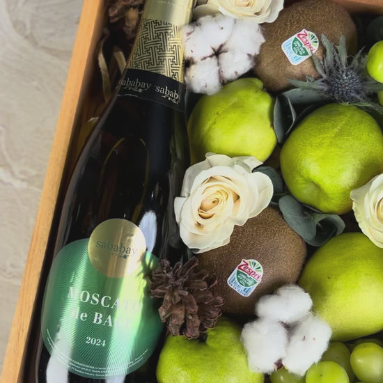 Gift basket with wine, muscat grapes by Le Bliss Box. Wine Hamper Jakarta, Wine hamper Surabaya