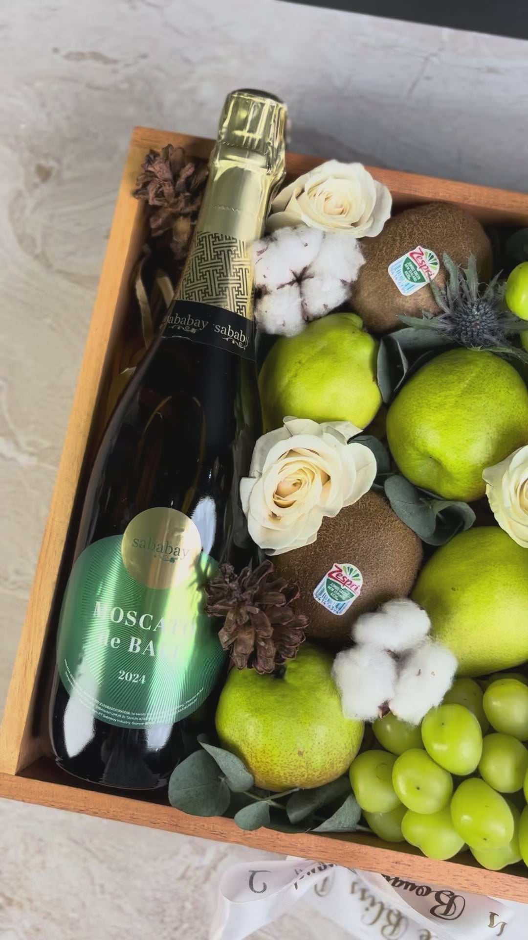 Gift basket with wine, muscat grapes by Le Bliss Box. Wine Hamper Jakarta, Wine hamper Surabaya