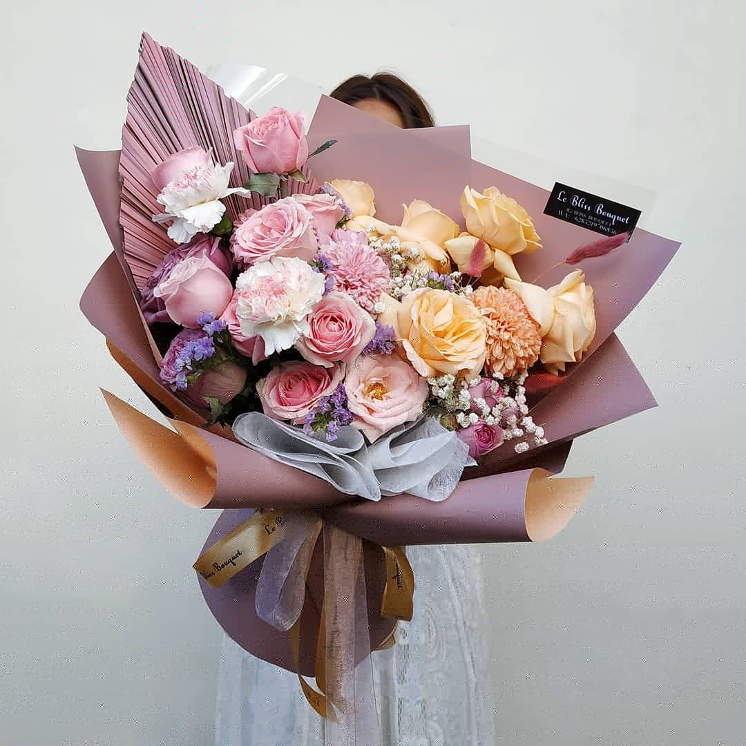 Soft Gradation Signature Bouquet